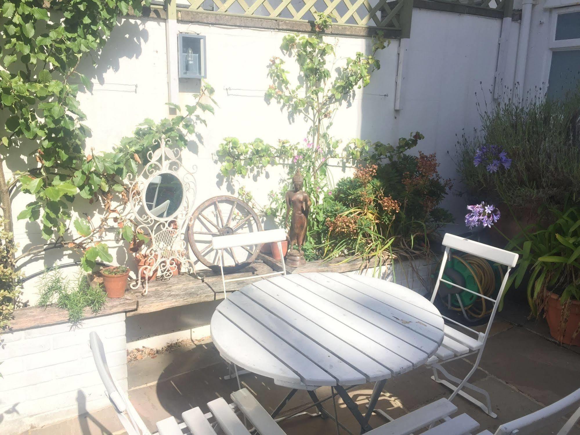첼튼엄 The Montpellier Townhouse 빌라 외부 사진